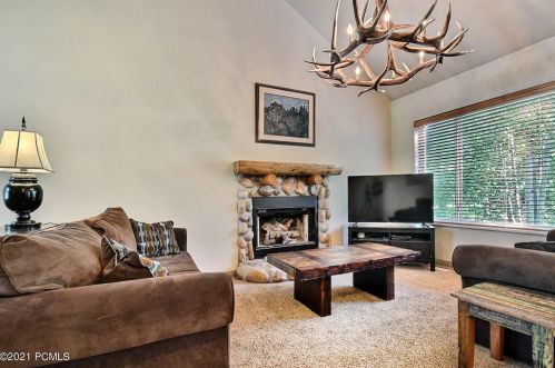 8028 Springshire Dr, Park City UT 84098-5396 exterior