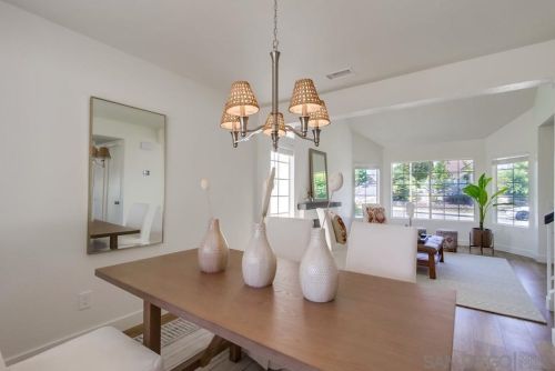 1376 Darwin Dr, Oceanside CA  92056-6618 exterior