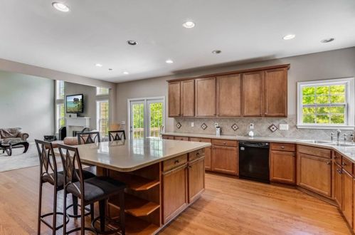 912 Brookmere Ct, Atlanta GA  30349-6866 exterior