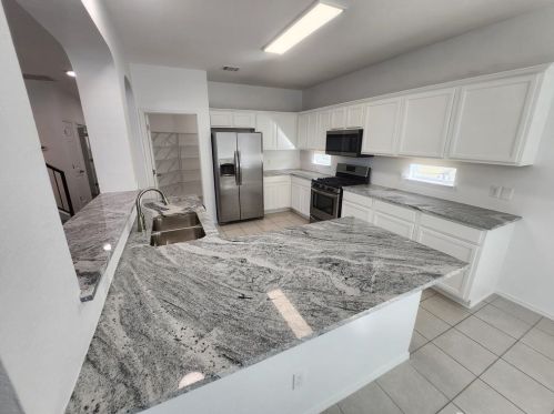 138 Hogan, Uhland TX 78640-5400 exterior