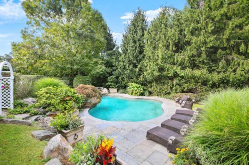 82 Round Hill Rd, Greenwich, CT 06831-3743