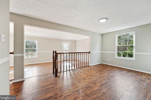 9165 Forest Breeze Ct, Springfield, VA 22152-2182