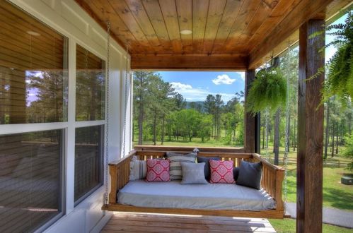 92 Landers Rd, Rydal, GA 30171-1655