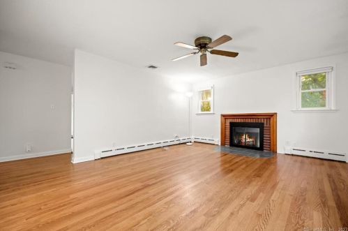6 Maxwell Rd, Norwalk, CT 06851-5205