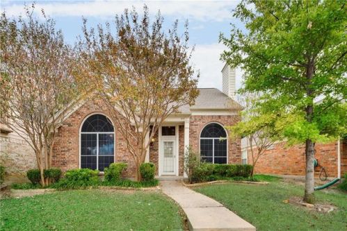 2110 Dover Dr, Carrollton TX  75006-2925 exterior