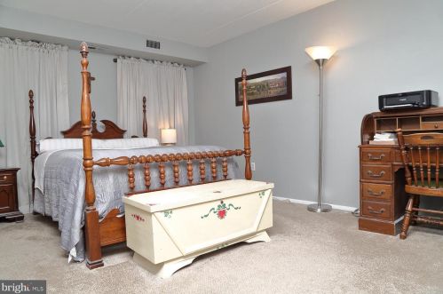 207 Valleybrook Dr, Lancaster PA  17601-4623 exterior