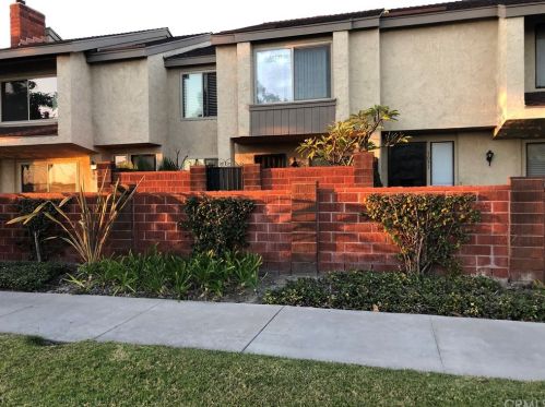 1033 Orangewood Ave, Anaheim CA  92802-4009 exterior