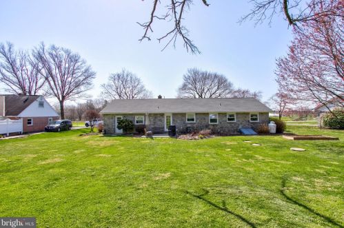 1853 Rockvale Rd, Lancaster PA  17602-1315 exterior