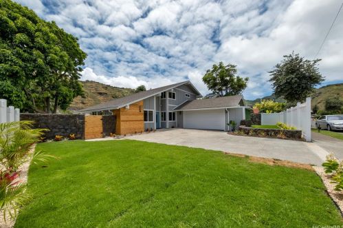 6847 Niumalu Loop, Honolulu HI  96825-1642 exterior
