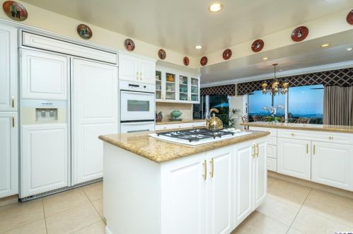 1629 Heather Ridge Dr, Glendale CA  91207-1035 exterior