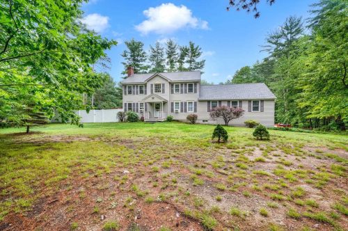 32 Arabian Way, Chester, NH 03036-4191