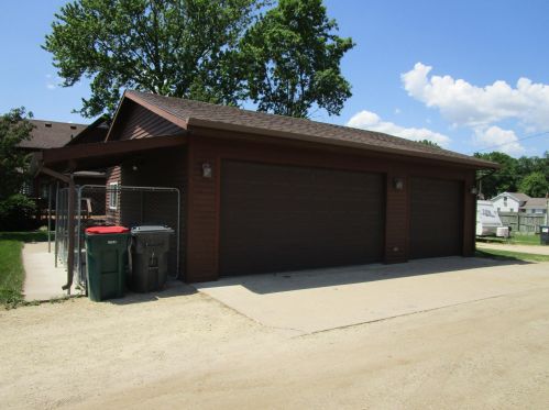 207 2nd Ave, Pine Island, MN 55963-7515