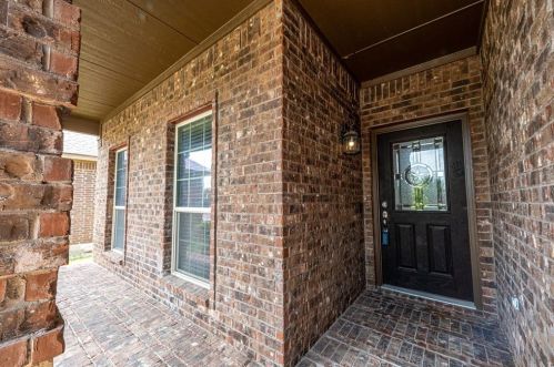 6673 Friendsway Dr, Fort Worth TX  76137-7541 exterior