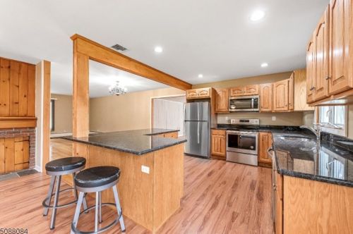 31 Clearview Dr, Dover NJ  07869-1304 exterior