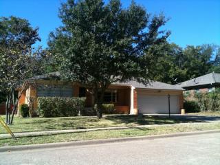 11611 Tuscany Way, Dallas, TX 75218-1941