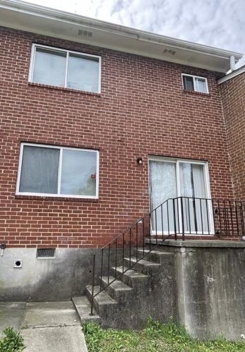 390 Lake Ave, Atlanta GA  30318-8124 exterior