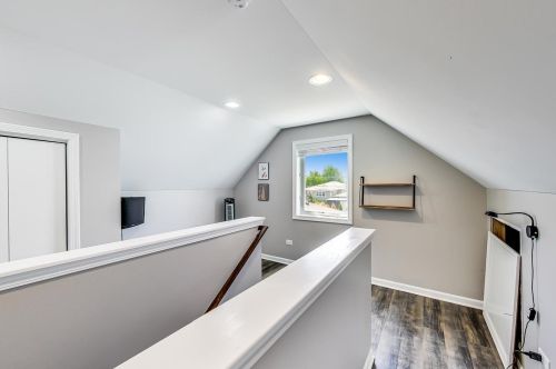 7049 Keeney St, Niles IL  60714-3037 exterior