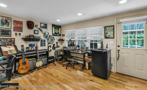 37 Walnut Ave, Tinton Falls NJ 07701-6132 exterior