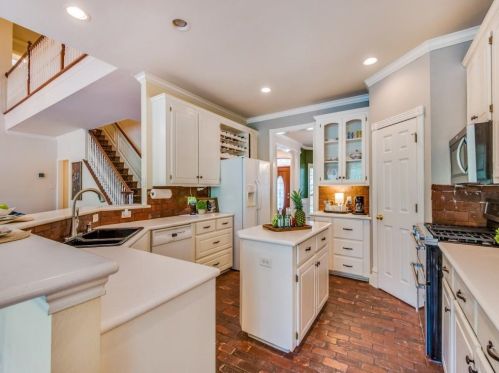 6116 Terrace Oaks Ln, Fort Worth TX  76112-1072 exterior