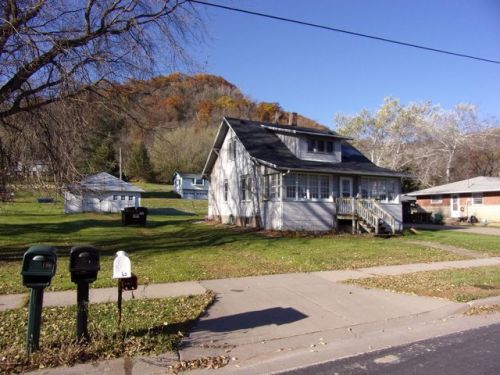185 Broadway St, Rollingstone, MN 55969-9754