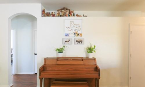 1101 Whistle Stop Dr, Fort Worth TX 76131-4924 exterior