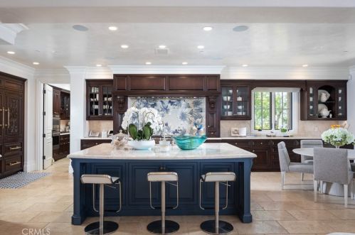 76 Golden Eagle, Irvine CA  92603-0309 exterior