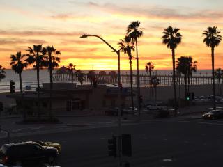 628 11th St, Huntington Beach CA  92648-4032 exterior