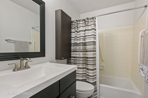 416 Essex Pl, Carol Stream IL  60188-9200 exterior