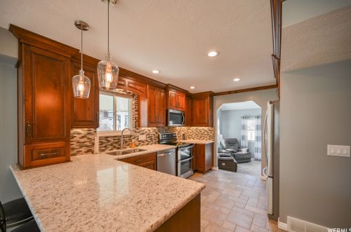 6948 Firefox Cir, Taylorsville UT 84081-5376 exterior