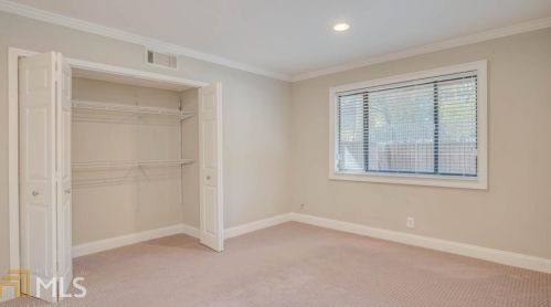 2 Finch Dr, Atlanta GA  30315-6502 exterior