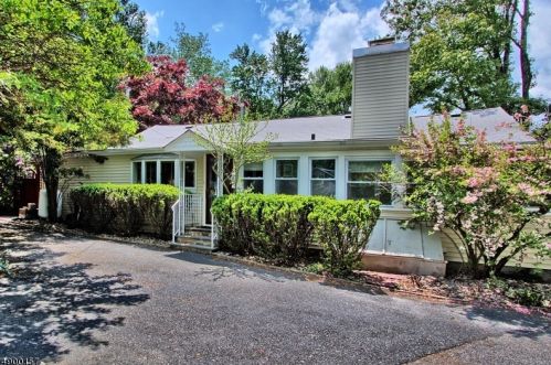 22 Cedar Lk, Parsippany, NJ 07834-1806