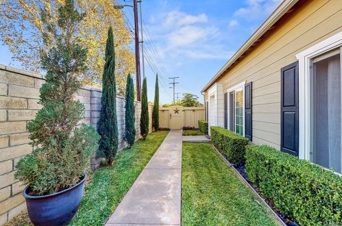 530 West St, Anaheim CA  92801-4707 exterior
