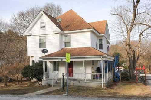 26 Florence St, Putnam, CT 06260-2104
