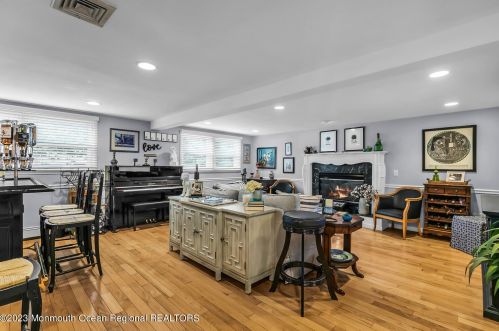 37 Walnut Ave, Tinton Falls NJ 07701-6132 exterior