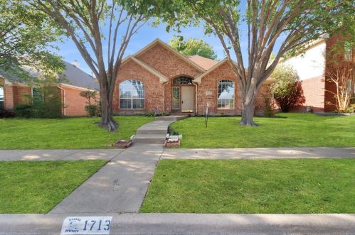 1713 Mapleleaf Dr, Garland TX 75040-8911 exterior