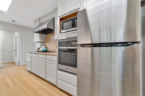 1888 Farndon Ave, Los Altos CA 94024-6948 exterior