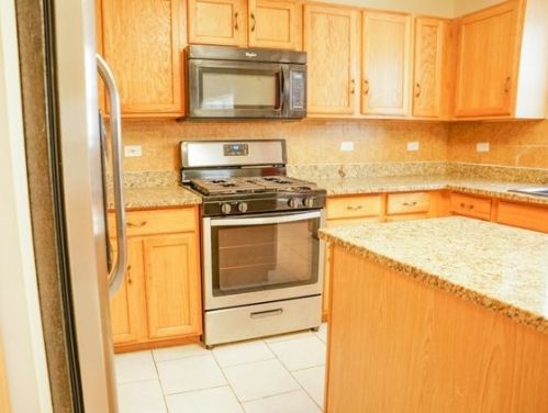 379 Palmer Dr, Lemont IL  60490-2039 exterior
