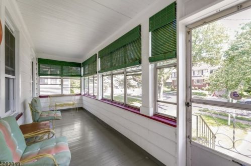 33 Suffolk Ave, Maplewood, NJ 07040-1729