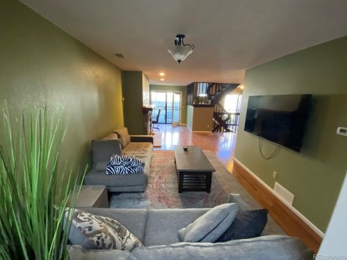 15491 Wyoming Dr, Aurora, CO 80017-4074