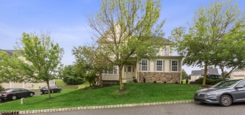 15 Longwood Dr, Clinton, NJ 08809-2043