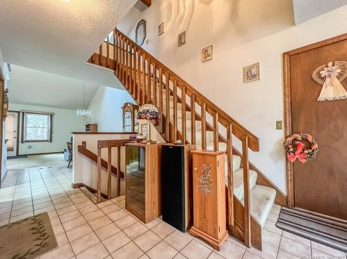 533 Farms Ter, Southington, CT 06489-3456