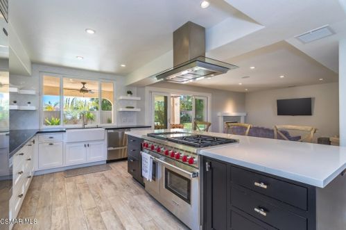 26936 Helmond Dr, Calabasas, CA 91301-2325