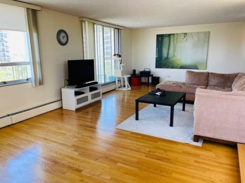 8809 Golf Rd, Niles IL  60714-5707 exterior