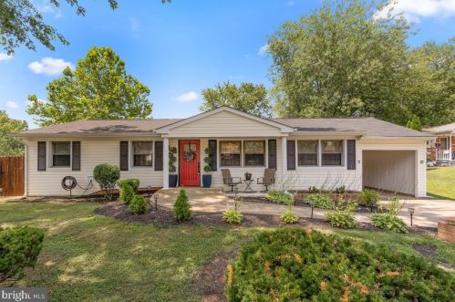 4527 Hazelton Dr, Woodbridge, VA 22193-5137