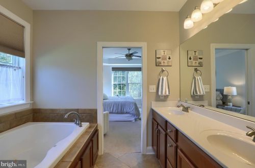 101 Shatto Dr, Carlisle PA  17013-2120 exterior