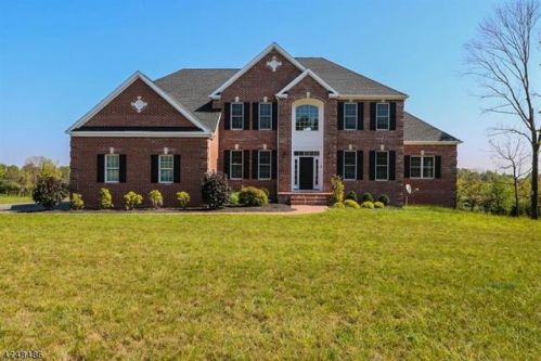 5 Dale Dr, Flemington, NJ 08822-5655
