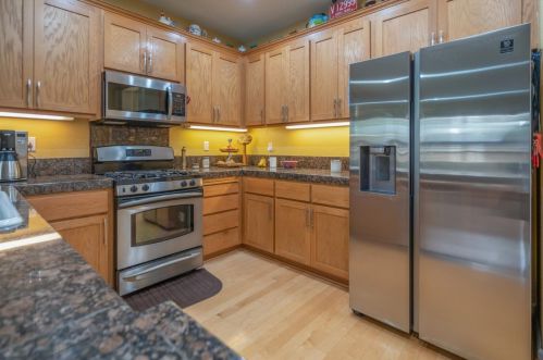 518 Cereze St, Watsonville, CA 95076-1082