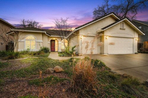 8592 Pershing Ave, Fair Oaks, CA 95628-2939