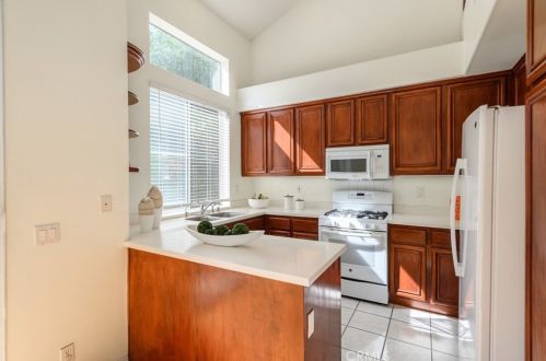 22 Del Ventura, Irvine CA  92606-8857 exterior