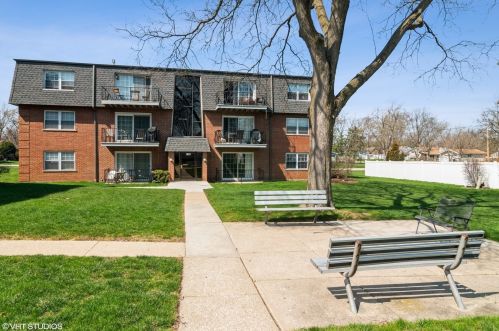 1140 64th St, Burr Ridge IL  exterior